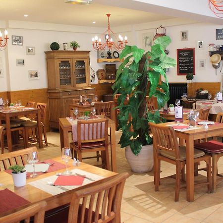 Hotel-Restaurant Les Colonnades Saint-Fulgent Kültér fotó
