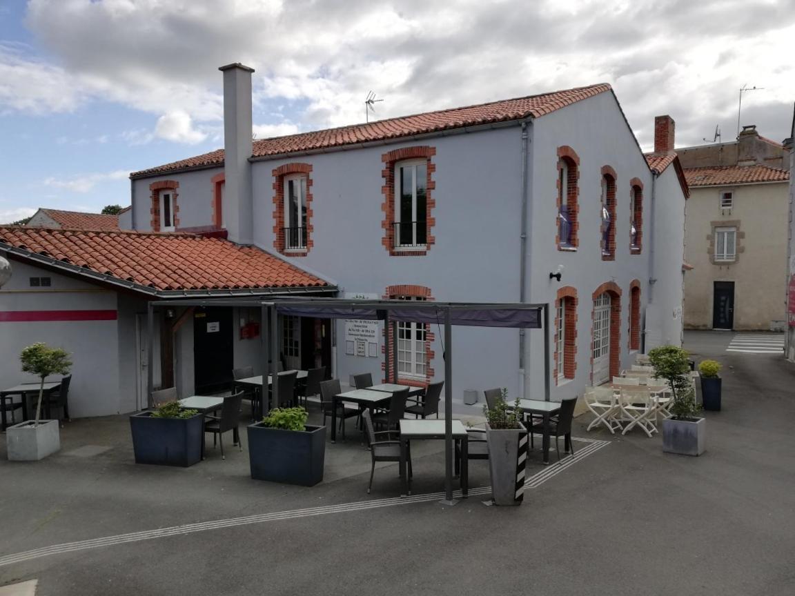Hotel-Restaurant Les Colonnades Saint-Fulgent Kültér fotó