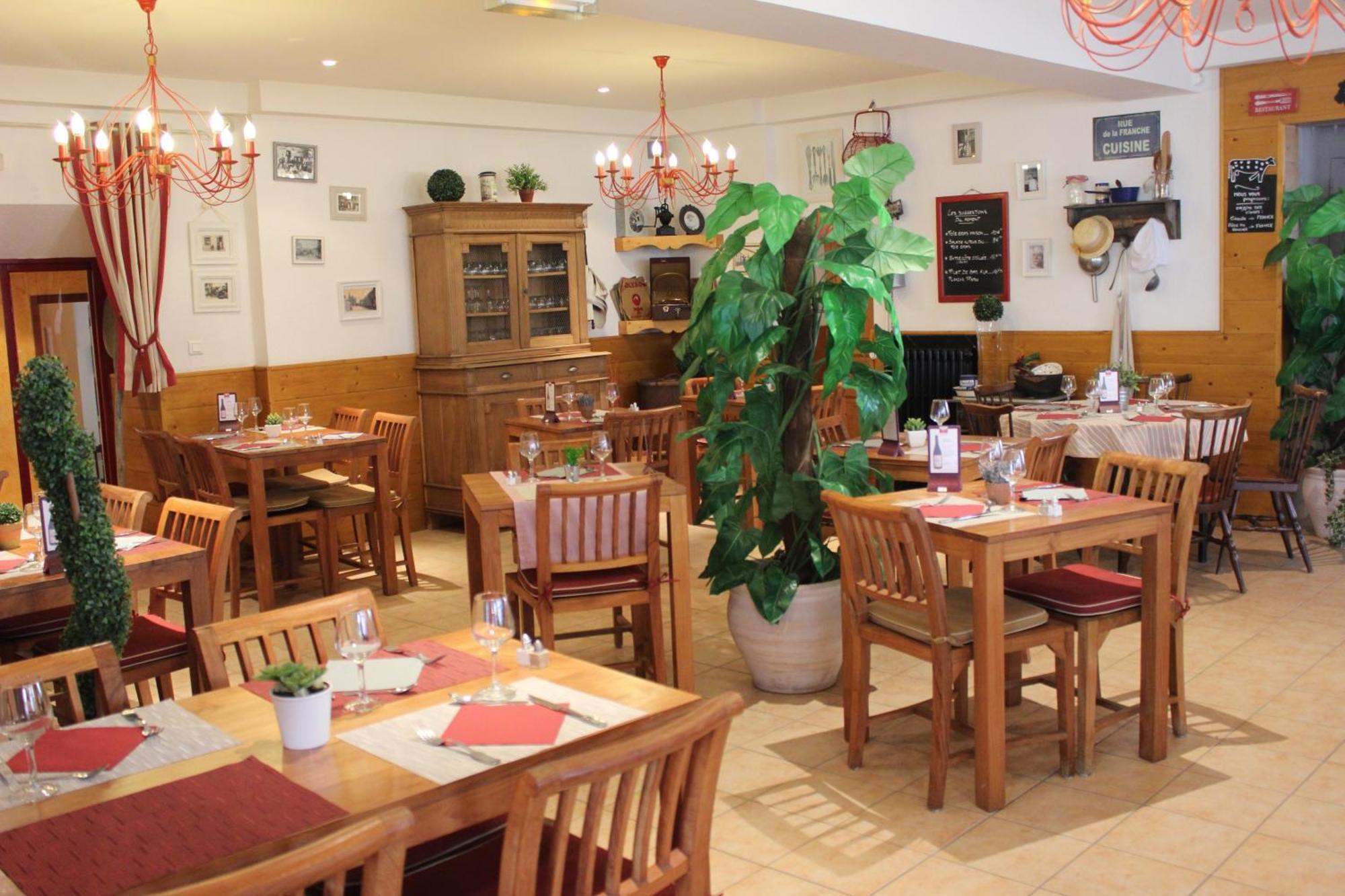 Hotel-Restaurant Les Colonnades Saint-Fulgent Kültér fotó