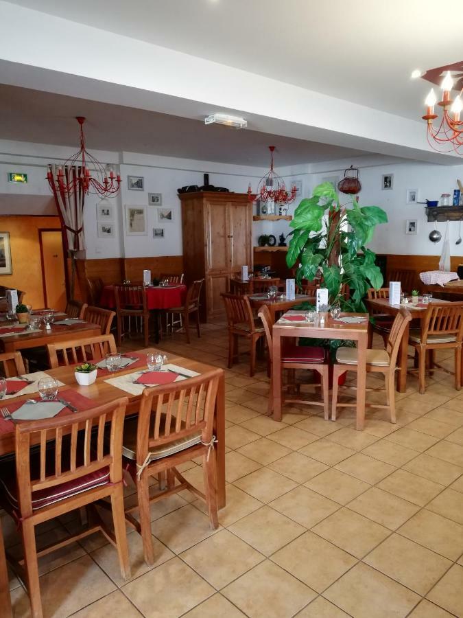 Hotel-Restaurant Les Colonnades Saint-Fulgent Kültér fotó